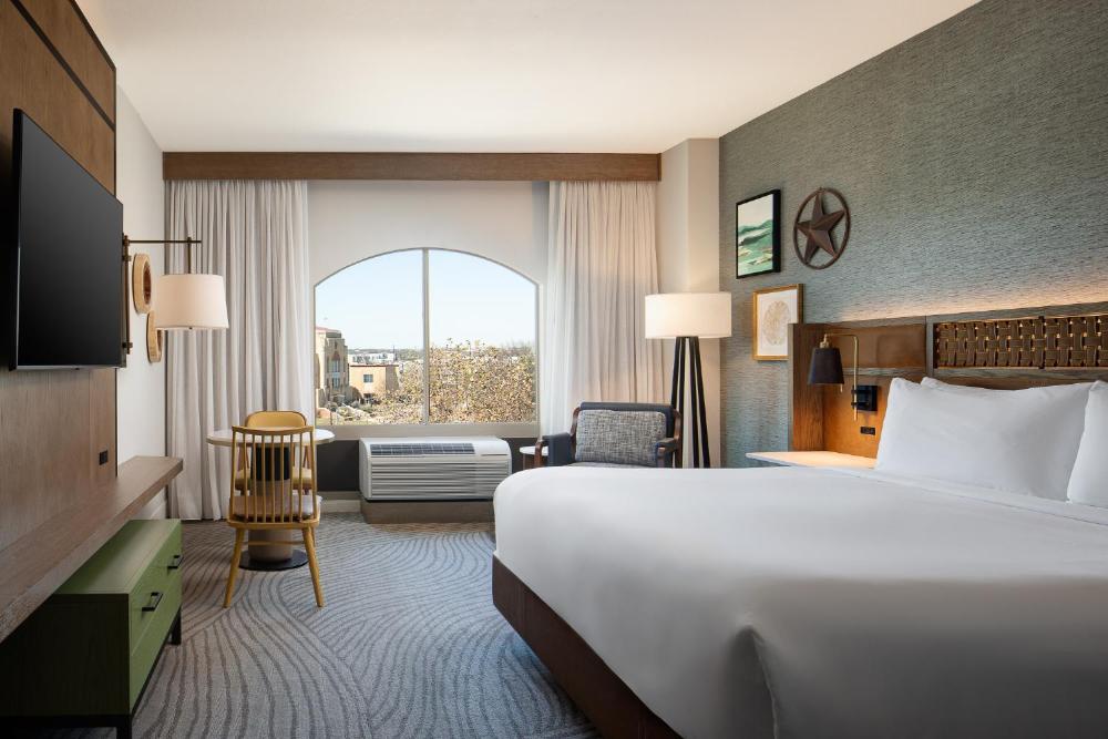 Standard King Room interior