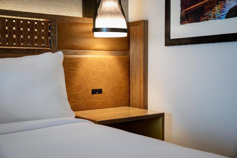 1 Bedroom Larger Suite, 1 King, Sofa bed, Whirlpool interior