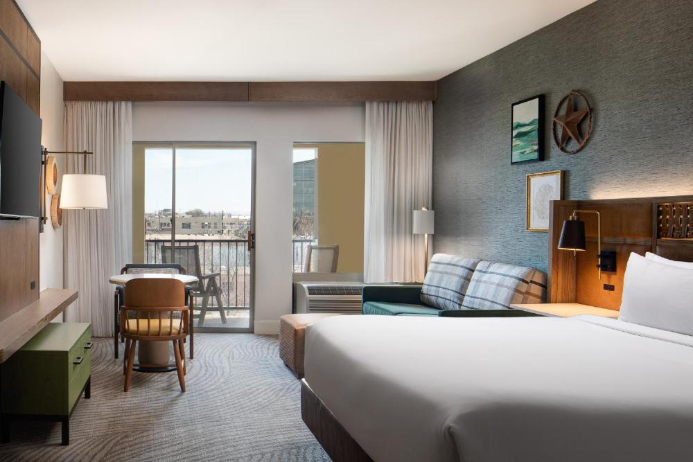 King Room with Sofa Bed and Balcony - River View interior